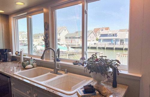Dover Beaches North House | Chadwick Beach Island Charmer - Lagoon, Dock Your Boat, Walk to Bay/Ocean Beach