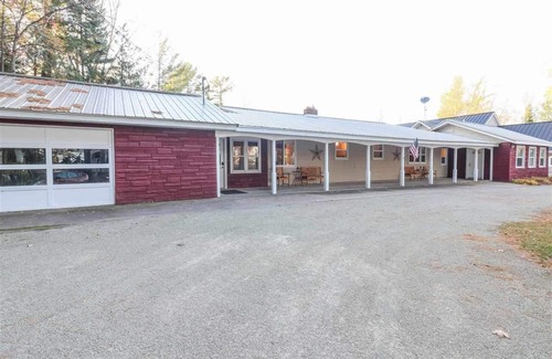 King Cottage | Chain of Lakes House-3 Bedroom Pontoon Boat Available