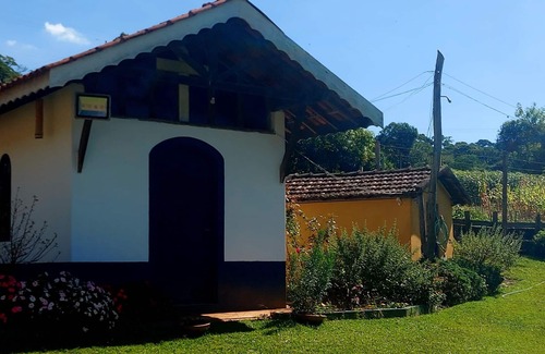 Piracaia Ski Chalet | Chalé Arara - Guest House na Roça Muito Conforto com a Experiência da Roça