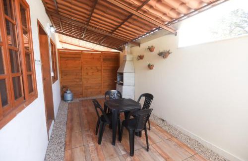 Estaleiro House | Chalé com Churrasqueira a 5min da Praia Estaleiro