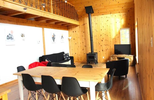 Petite-Riviere-Saint-Francois Ski Chalet | Chalet l'Authentique: Massif, Spa et Plein Air
