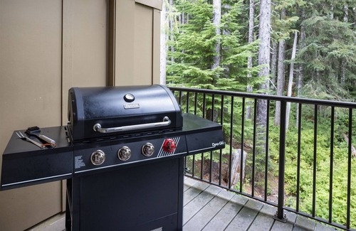 Government Camp Ski Chalet | Chalet 127 at the Official Collins Lake Resort
