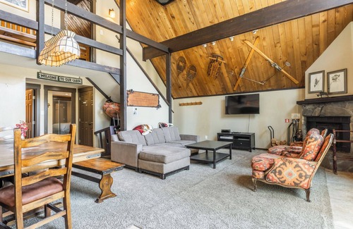 Mammoth Lakes Ski Chalet | Chalet #16, Slope Side Ski in Ski Out Spacious Fam