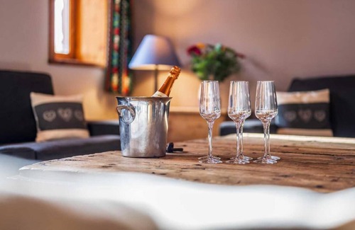 Le Lavachet Ski Chalet | Chalet, 200m from resort center, fitness, sauna, balcony, fireplace or stove, tv, 260m², Tignes