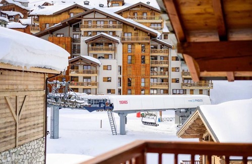 Le Lavachet Ski Chalet | Chalet, 200m from resort center, fitness, sauna, balcony, fireplace or stove, tv, 260m², Tignes