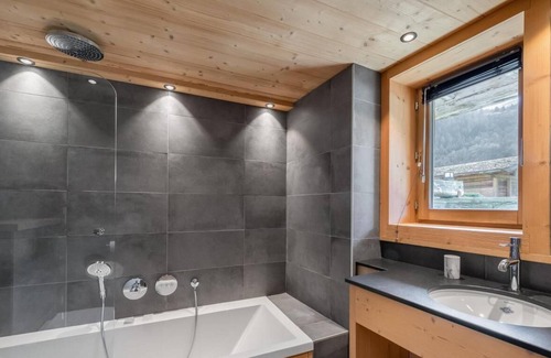 Le Raffort Ski Chalet | Chalet, 200m from ski slopes, sauna, balcony, fireplace or stove, parking, tv, ski locker, 187m²