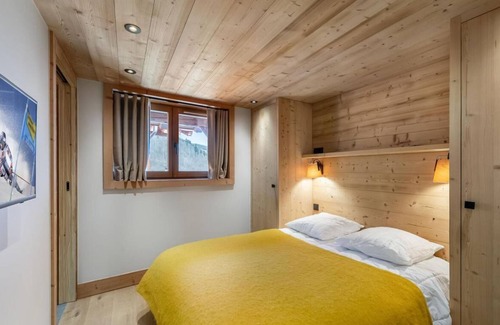 Le Raffort Ski Chalet | Chalet, 200m from ski slopes, sauna, balcony, fireplace or stove, parking, tv, ski locker, 187m²