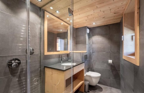 Le Raffort Ski Chalet | Chalet, 200m from ski slopes, sauna, balcony, fireplace or stove, parking, tv, ski locker, 187m²