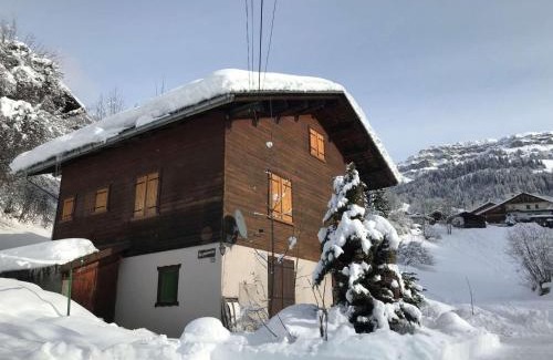 Beaufort Ski Chalet | Chalet 3* à Arêches, 100m², 8 pers, 4 ch, Pied des Pistes, Cheminée, Terrasse, Wifi - FR-1-342-246