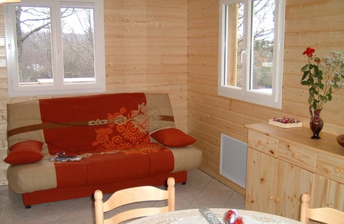 Chapdes-Beaufort Ski Chalet | Chalet 3 Chambres, 7 Personnes, Très Grand Terrain, Calme et Verdure