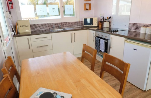 Hayle Cottage | CHALET 3 WIPEOUT, family friendly, country holiday cottage in Hayle