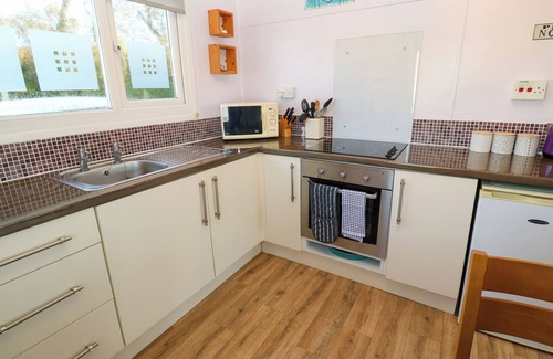 Hayle Cottage | CHALET 3 WIPEOUT, family friendly, country holiday cottage in Hayle