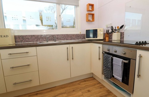 Hayle Cottage | CHALET 3 WIPEOUT, family friendly, country holiday cottage in Hayle