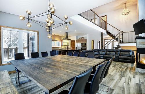 Stoneham Ski Chalet | Chalet 30 Chemin des Skieurs by Chalets Alpins