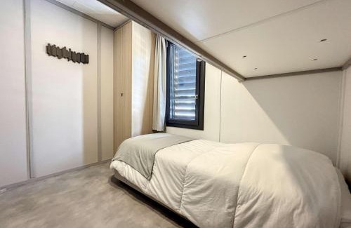 Jullouville Ski Chalet | Chalet 4 pers avec piscine chauffée, terrasse privative, à 2 pas de la plage et commerces - FR-1-361-467