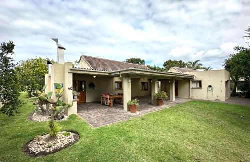 Plettenberg Bay House | Chalet 40 Plettenberg Bay A tranquil location with beach access in large grounds ideal for families