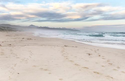 Plettenberg Bay House | Chalet 40 Plettenberg Bay A tranquil location with beach access in large grounds ideal for families