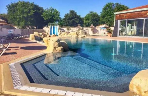 Saint-Georges-d'Oleron Ski Chalet | Chalet 5 étoiles - Piscine - eeaibd