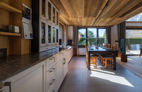 Les Tines Ski Chalet | Chalet 8 Etoiles newly constructed with spectacular views of Mt Blanc