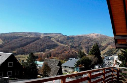 Besse-et-Saint-Anastaise Ski Chalet | Chalet atypique près des pistes, 9 pers., sculptures uniques - FR-1-814-49