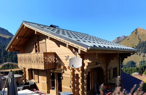 Le Praz de Lys Ski Chalet | Chalet 'Aiglon' with Mountain View, Private Terrace and Wi-Fi