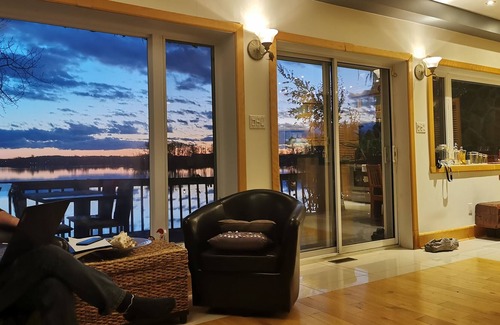 Pincourt Apartment | Chalet At The Water's Edge Near Beach CITQ 300742