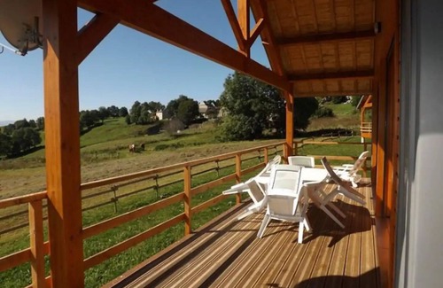 Montgreleix Ski Chalet | Chalet au Calme Avec vue sur les Monts du Cézallier