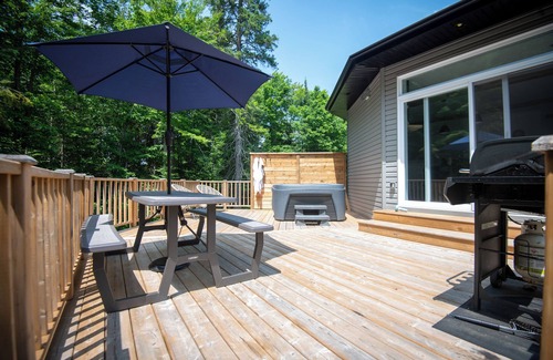 Chertsey Ski Chalet | Chalet AuCalm| Ski, Spa, navigable Lake| in the mountain| 1h away from Montreal