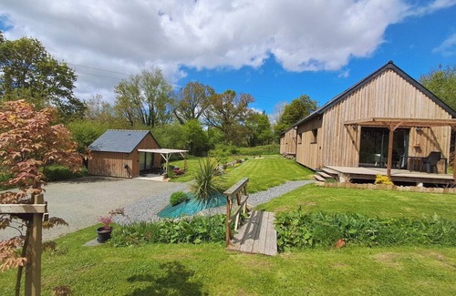 Gouezec House | Chalet Avec Bain à Remous Privatif Près du Canal