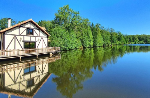Saint-Estephe Ski Chalet | Chalet avec Terrasse sur Étang de pêche privé à Saint-Estèphe en Périgord