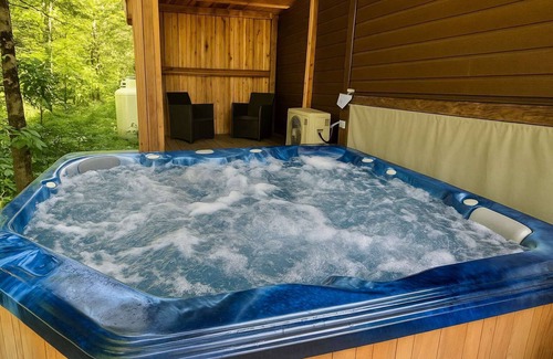 Pont-Rouge House | Chalet Beaulieu | Spa | Piscine | Sauna | Billard