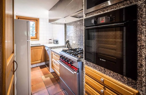 Meribel Centre Ski Chalet | Chalet Brioche - 5 room chalet for 8/9 people