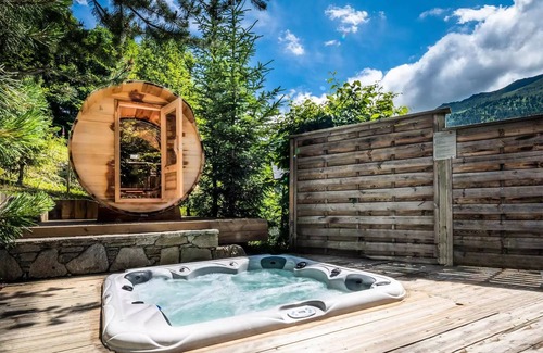 Meribel Centre Ski Chalet | Chalet Brioche - 5 room chalet for 8/9 people