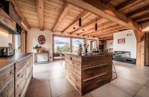 Thyez Ski Chalet | Chalet 'Cœur De Mélèze' with Mountain View, Private Terrace and Wi-Fi