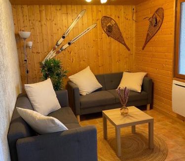 Besse-et-Saint-Anastaise Ski Chalet | Chalet- Capacité 8/10 pers au cœur de la station