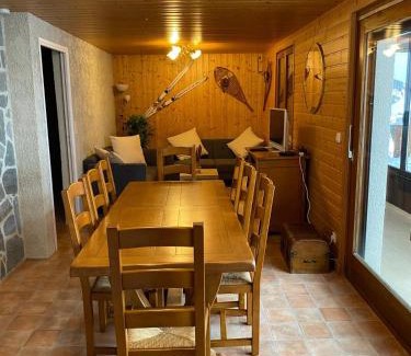Besse-et-Saint-Anastaise Ski Chalet | Chalet- Capacité 8/10 pers au cœur de la station