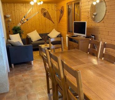 Besse-et-Saint-Anastaise Ski Chalet | Chalet- Capacité 8/10 pers au cœur de la station