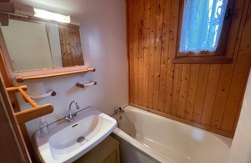 Barcelonnette Ski Chalet | Chalet Cap des Neiges – Cosy Retreat with Terrace & Garden near Barcelonnette, 10 mins to Pra Loup