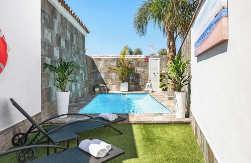 San Ambrosio House | Chalet 'Casa Bombón' with Heated Pool & Wi-Fi