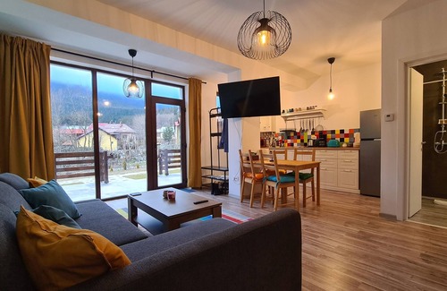 Busteni House | Chalet Cati Riverfront and Mountain View | Baby Crib
