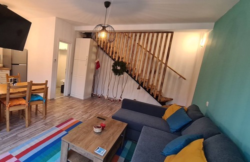Busteni House | Chalet Cati Riverfront and Mountain View | Baby Crib