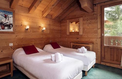 Meribel Ski Chalet | Chalet Chaleureux à Méribel : Cheminée, Jacuzzi, Proche Commerces, 4 Chambres en Suite - FR-1-688-18