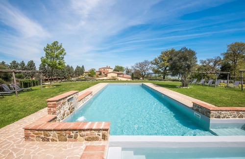 Trequanda Ski Chalet | Chalet "Cigno" with Shared Pool & Wi-Fi