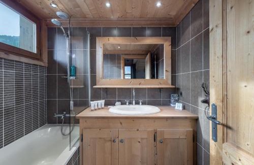 Le Praz Ski Chalet | Chalet cosy au centre de Courchevel Le Praz avec sauna, terrasse et parking - FR-1-568-15