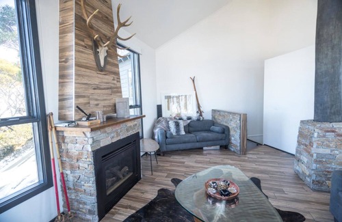 Hotham Heights Ski Chalet | Chalet DeichnSki-in/Ski-out