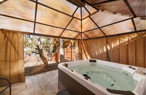 Big Bear Lake Ski Chalet | Chalet Des Ours -Comfortable and spacious home with WIFI! Close to everything!