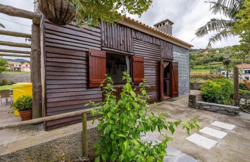 Porto Moniz House | Chalet do Monte no Porto Moniz by Homie