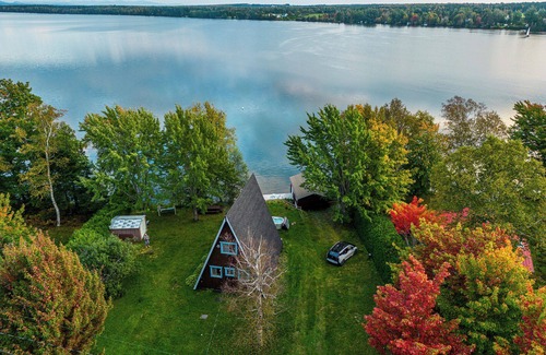 Lac-Drolet Ski Chalet | Chalet du Boathouse, beautiful memories at the lake