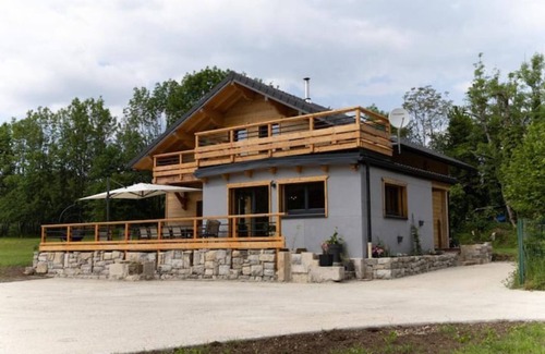 Saint-Maurice-Crillat Ski Chalet | Chalet en Bois au Cœur du Jura