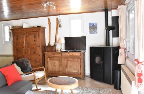 Pralognan-la-Vanoise Ski Chalet | Chalet ensoleillé 3 pièces, 6 pers, jardinet, proche commerces et téléphérique, Pralognan-la-Vanoise. - FR-1-464-8